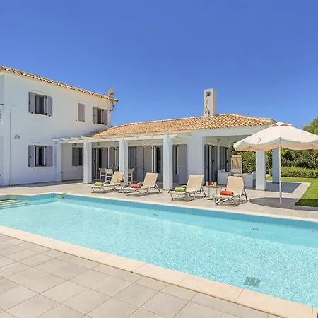 Sleeps 4 Pool Air Con Wifi Καλιγάτα