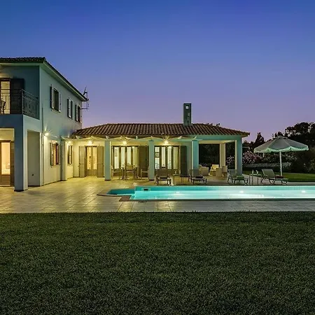 Sleeps 4 Pool Air Con Wifi * Καλιγάτα