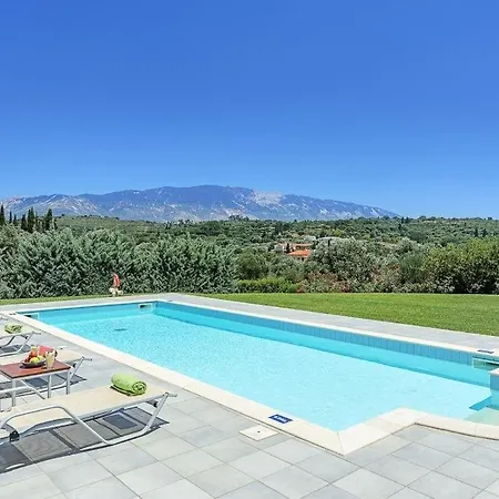 Sleeps 4 Pool Air Con Wifi Καλιγάτα
