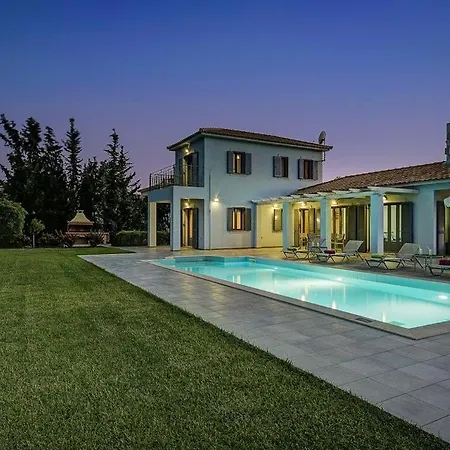 Sleeps 4 Pool Air Con Wifi Villa