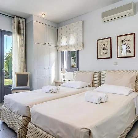 Villa Sleeps 4 Pool Air Con Wifi Kaligata