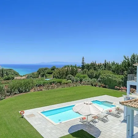Villa Sleeps 4 Pool Air Con Wifi *